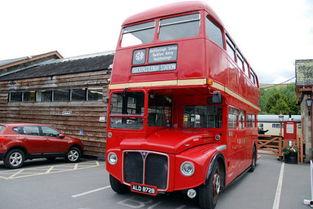 俄罗斯国产巴士车视频,科技与艺术的完美融合